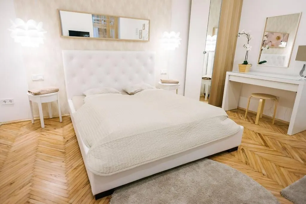 Stylish Apartment At Parliament Budapest