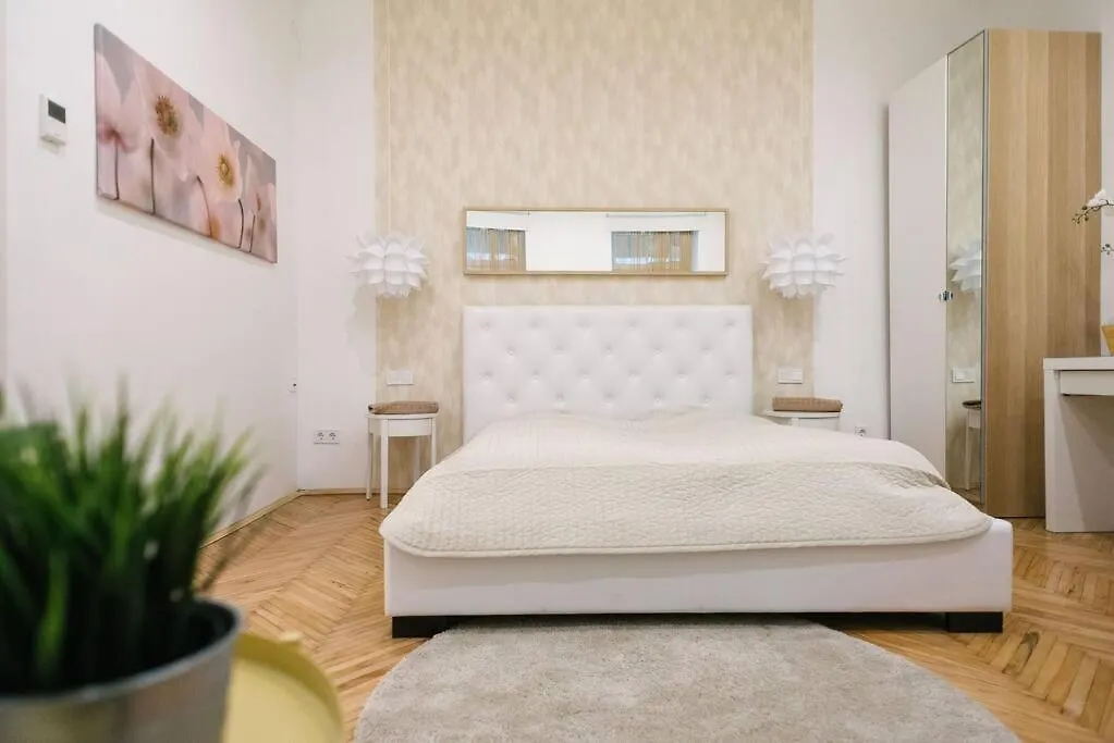 Stylish Apartment At Parliament location